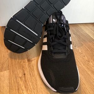 Adidas Swift Run X